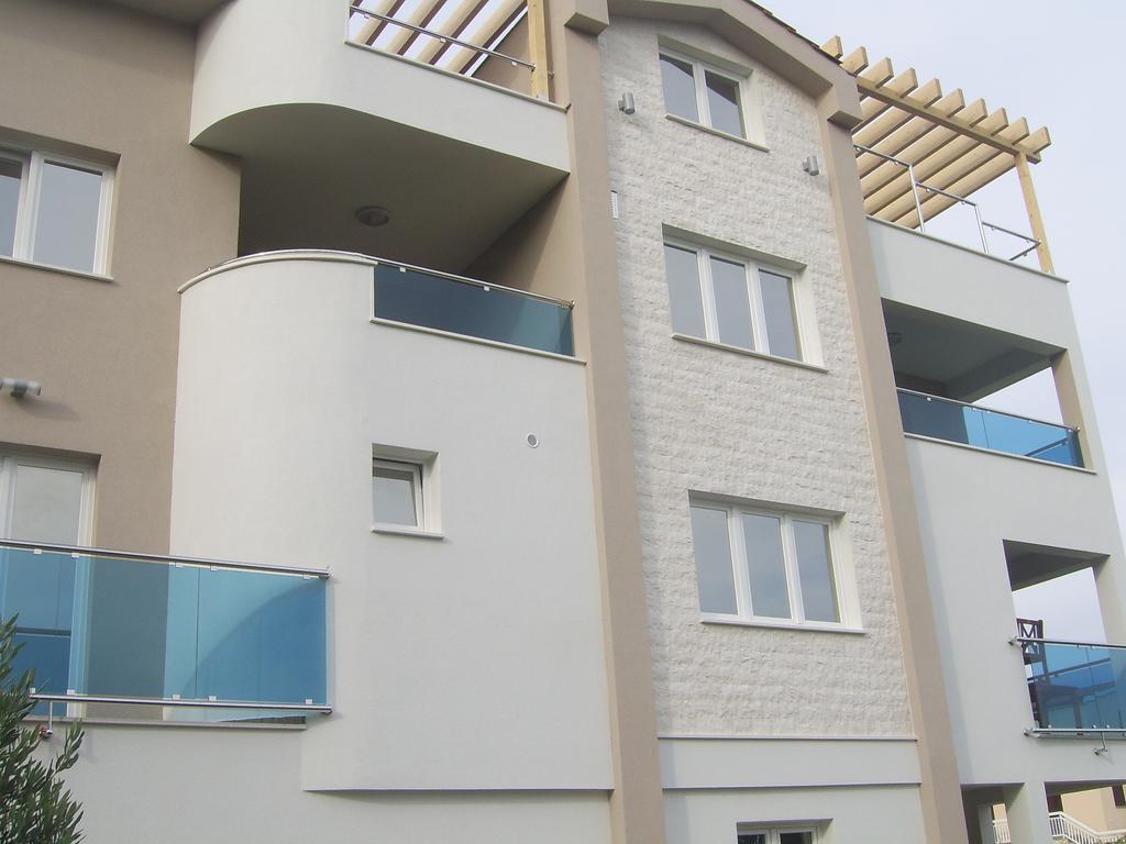 Apartments Villa Erik Рогозница Экстерьер фото