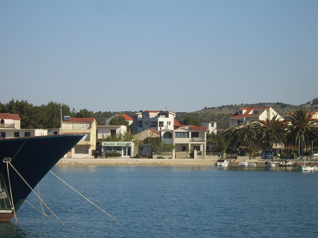 Apartments Villa Erik Рогозница Экстерьер фото