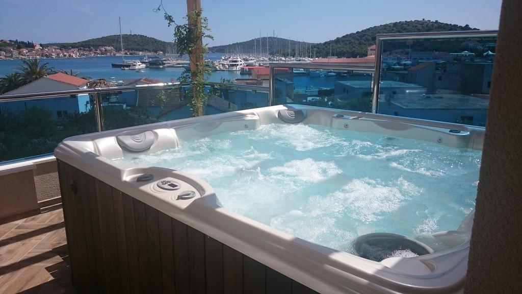 Apartments Villa Erik Рогозница Экстерьер фото